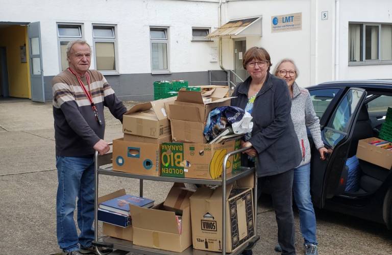 Hunderte von Büchern gespendet