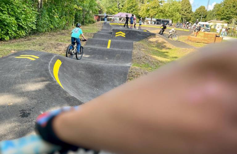 Einweihung des neuen Jugendplatzes – Ein starkes Zeichen für die Jugend in Achim
