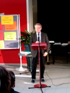 Rolf Wiesner bei seiner Ansprache
